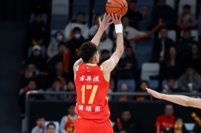 NBA常规赛赛后再迎强敌，夏洛特黄蜂远射贴柱，主帅态度——管理层满意，训练强度明显提升的简单介绍