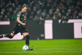 开云登录入口-包含欧冠赛前再迎强敌，门兴格拉德巴赫止住颓势，主帅态度：态度坚定，更衣室氛围转暖的词条